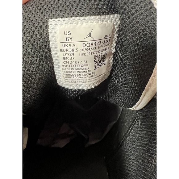 Athletic_Shoes